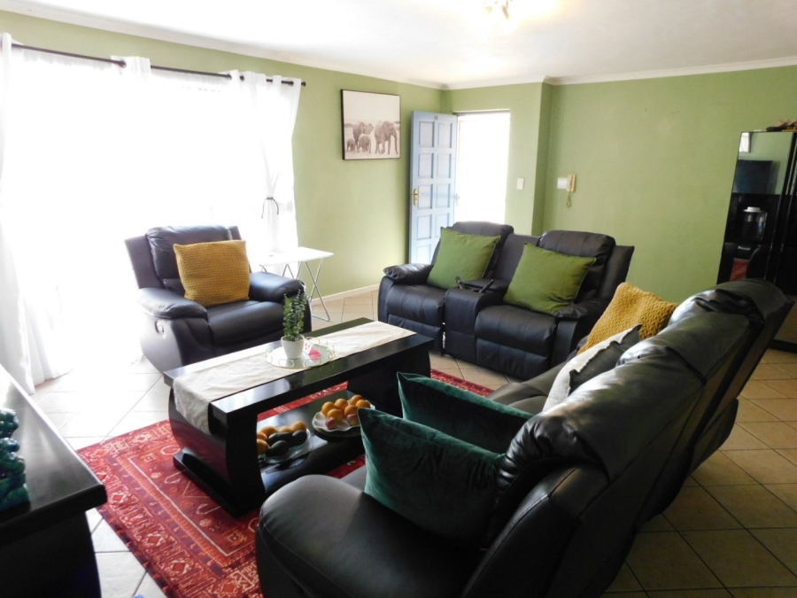 3 Bedroom Property for Sale in Whispering Pines Western Cape